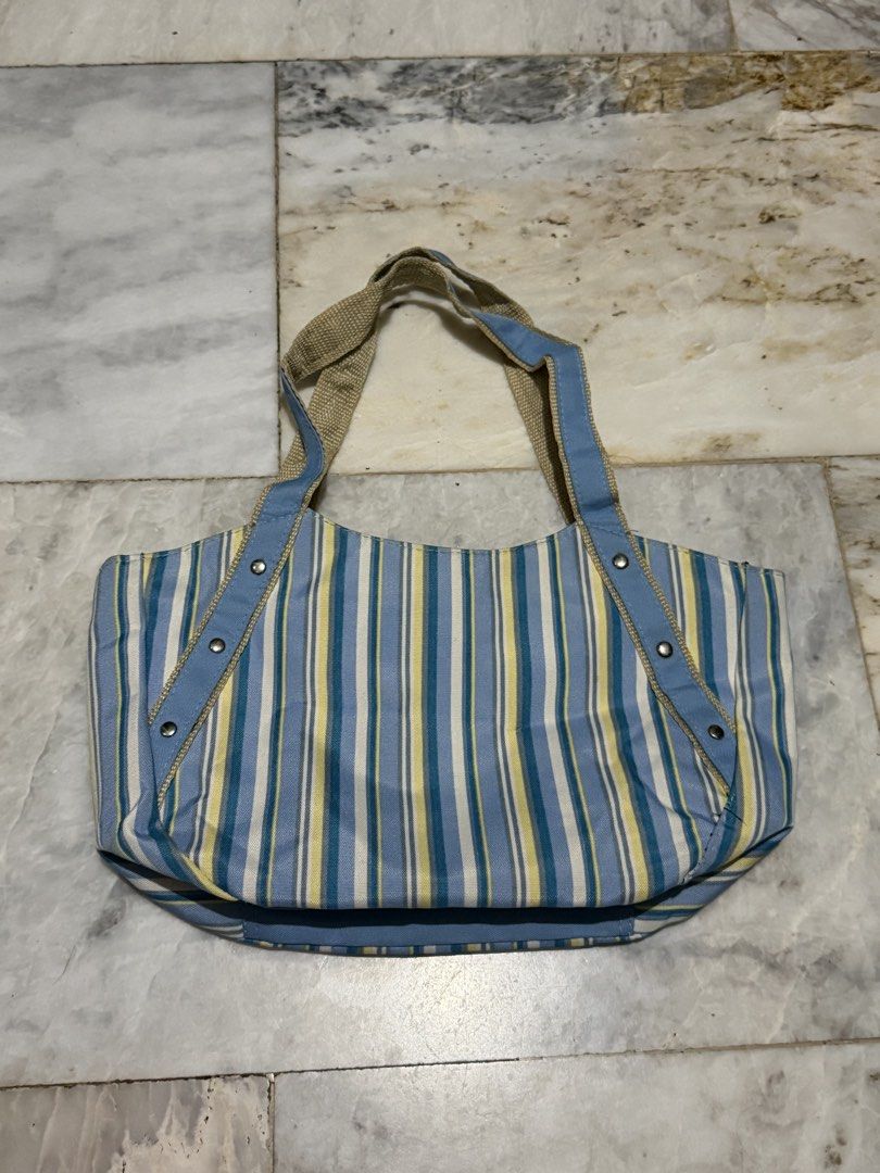 Striped Shoulder Bag (Category: Shoulder Bags) located in Calamba. Submitted by snopiko (Listing ID 1465834829, Image 2). Description: Mode of Payment: Gcash | Maribank | Maya Mode of Delivery: Lalamove | J&T 📍Laguna pm for more details 🎀.
