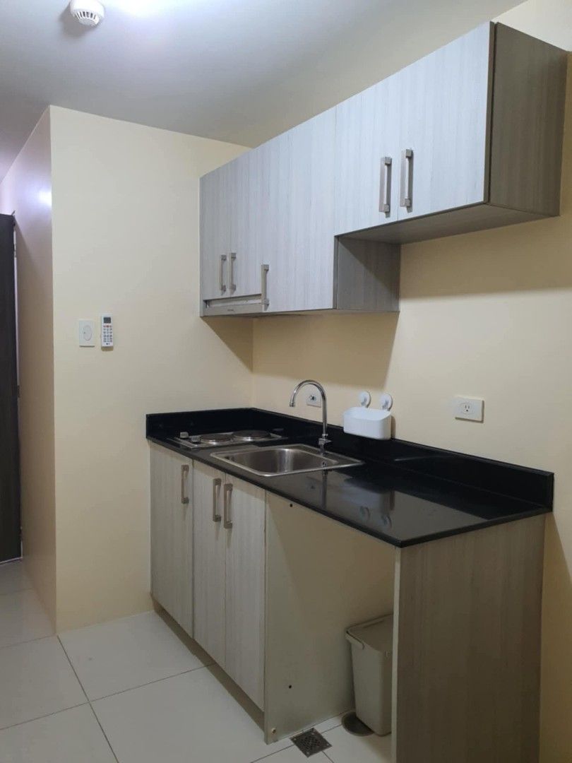 Studio Type Condo beside La Salle Taft (Category: Apartments & Condos) located in Makati City. Submitted by mccuachon (Listing ID 1465921259, Image 3). Description: Semi furnished - aircon with remote - electric cooktop with range hood - water heater shower - window blinds - fire extinguisher - intercom.