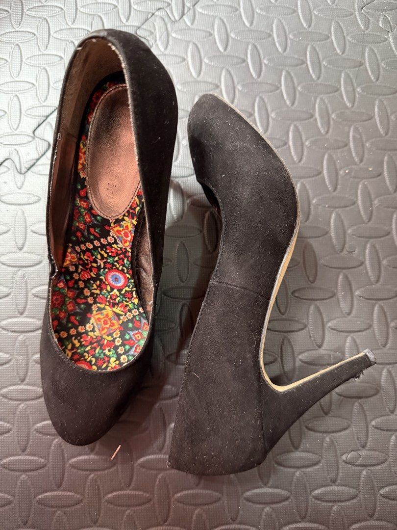 Suede Black 3” Heels (Category: Heels) located in Quezon City. Submitted by krtstn (Listing ID 1465805073, Image 2). Description: .