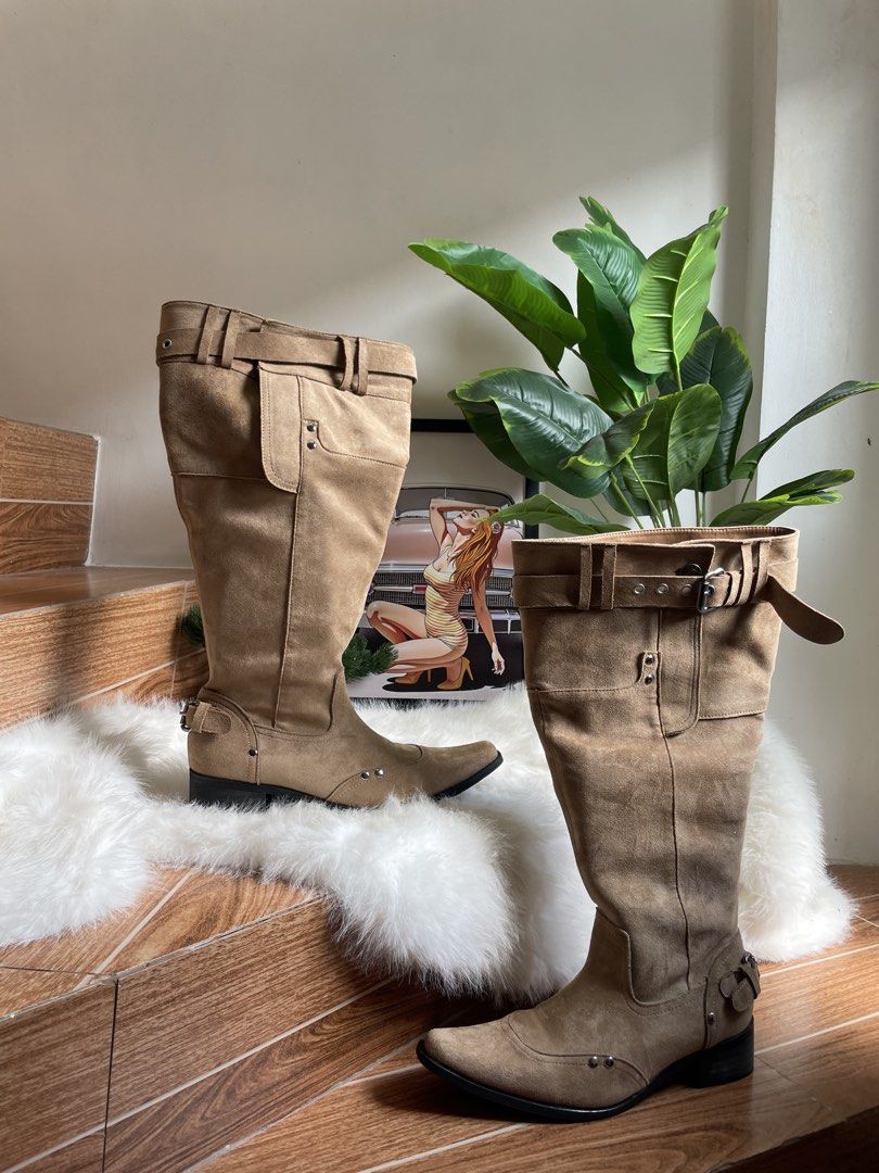 Suede Knee-High Boots (Category: Boots) located in Bulacan. Submitted by johnivanqu27099 (Listing ID 1465775990, Image 1). Description: Suede Knee-High Boots | EU 39 A stylish statement piece for casual outfits, concert looks, and weekend fits. Perfect to pair with dresses, skirts, shorts, or denim for an effortlessly stylish look. • Size: EU 39 / 24.5 cm • Material: Suede • Condition: Brand New • Complete with original box • Price: ₱1999 PM for 