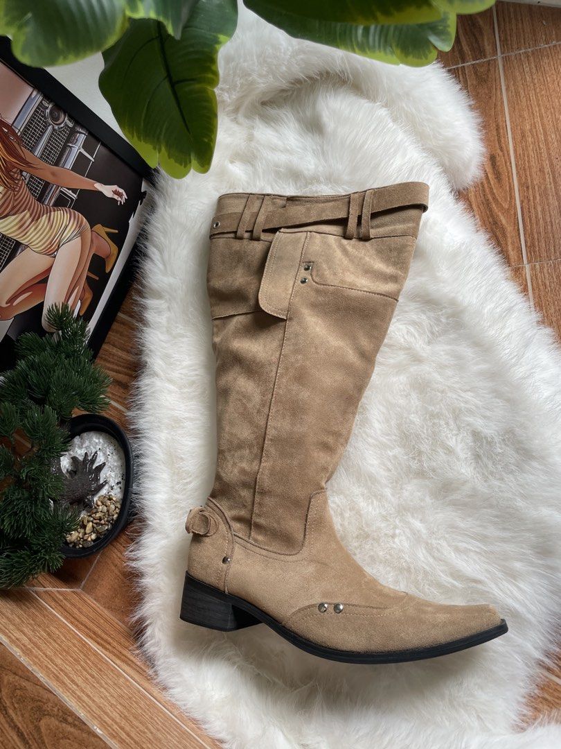Suede Knee-High Boots (Category: Boots) located in Bulacan. Submitted by johnivanqu27099 (Listing ID 1465775990, Image 2). Description: Suede Knee-High Boots | EU 39 A stylish statement piece for casual outfits, concert looks, and weekend fits. Perfect to pair with dresses, skirts, shorts, or denim for an effortlessly stylish look. • Size: EU 39 / 24.5 cm • Material: Suede • Condition: Brand New • Complete with original box • Price: ₱1999 PM for 