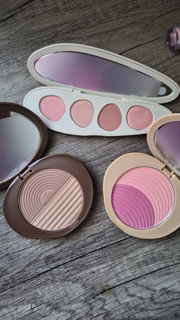 Sunnies face healthy touch collection set (Category: Makeup) located in Cabanatuan. Submitted by lovedbytin02 (Listing ID 1465803801, Image 1). Description: swatched only fresh pinks for eyeshadow poodle for blush medium for bronzer with boxes.