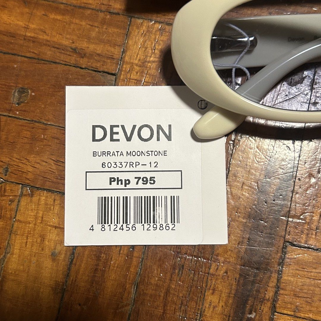 Sunnies Studios Devon in Burrata Moonstone (Category: Sunglasses & Eyewear) located in San Juan City. Submitted by e_declutters2019 (Listing ID 1465907519, Image 2). Description: • price is firm • with tag • with glasses case .