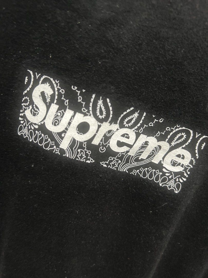 Supreme bandana (Category: Tshirts & Polo Shirts ) located in Taytay. Submitted by dariusballesteros (Listing ID 1465829232, Image 2). Description: Medium 22x29 .