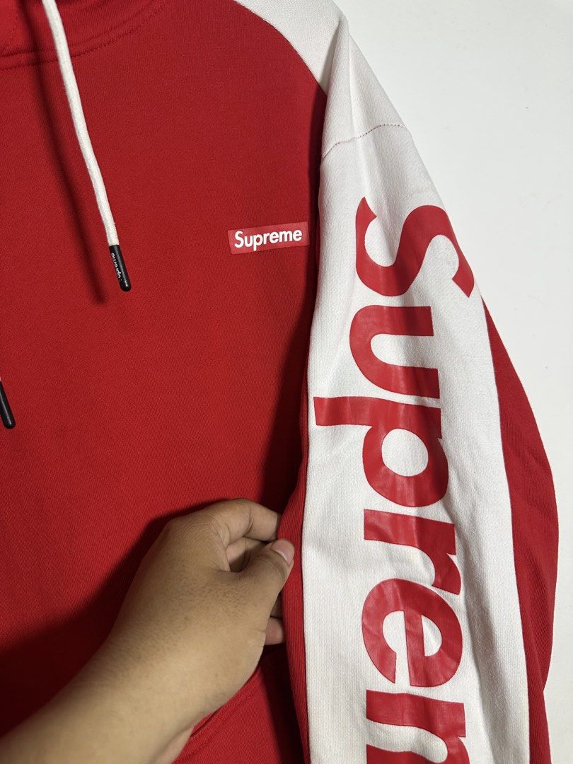 Supreme side script hoodie (Category: Luxury Apparel) located in Bulacan. Submitted by thrifttripbulacan (Listing ID 1465905354, Image 2). Description: Dimes : 24.5/29 Issue yellow stain in the innerhood need wash.