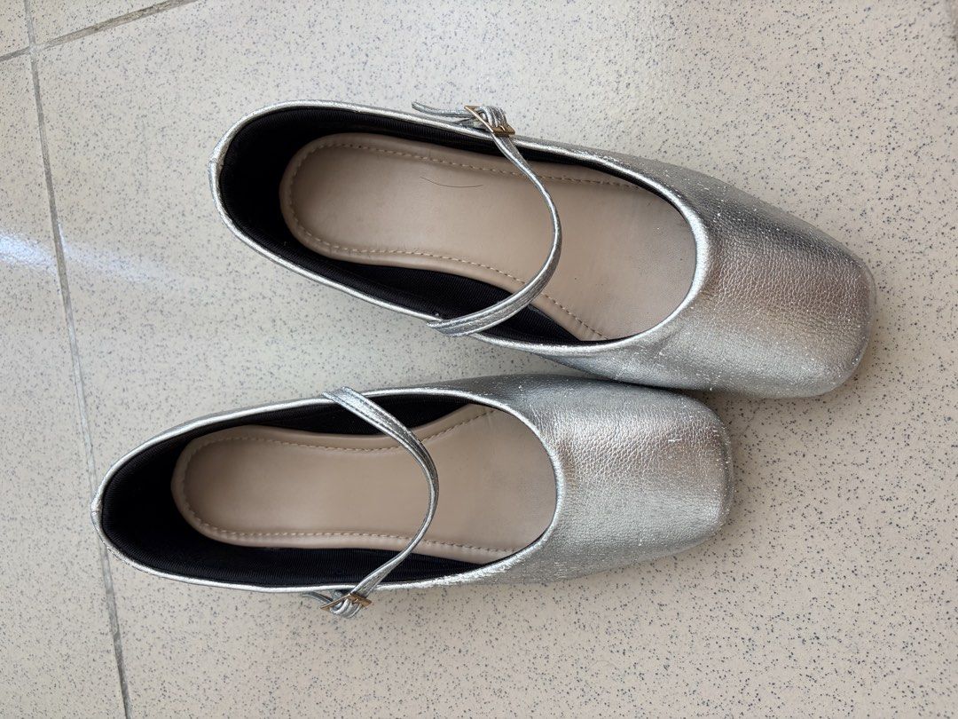Take all 500 (Category: Flats & Sandals) located in Makati City. Submitted by makatigirlpreloved (Listing ID 1465827484, Image 2). Description: - Bundle set: 5 pairs of Mary Jane flats and 1 pair of heels - Styles include: Silver metallic (has some wear and scuffs), dark red patent, off-white, light blue woven, and white heels - Design details: Various ankle straps and slingback buckles - Condition: Worn, perfect as everyday casual or workwear st