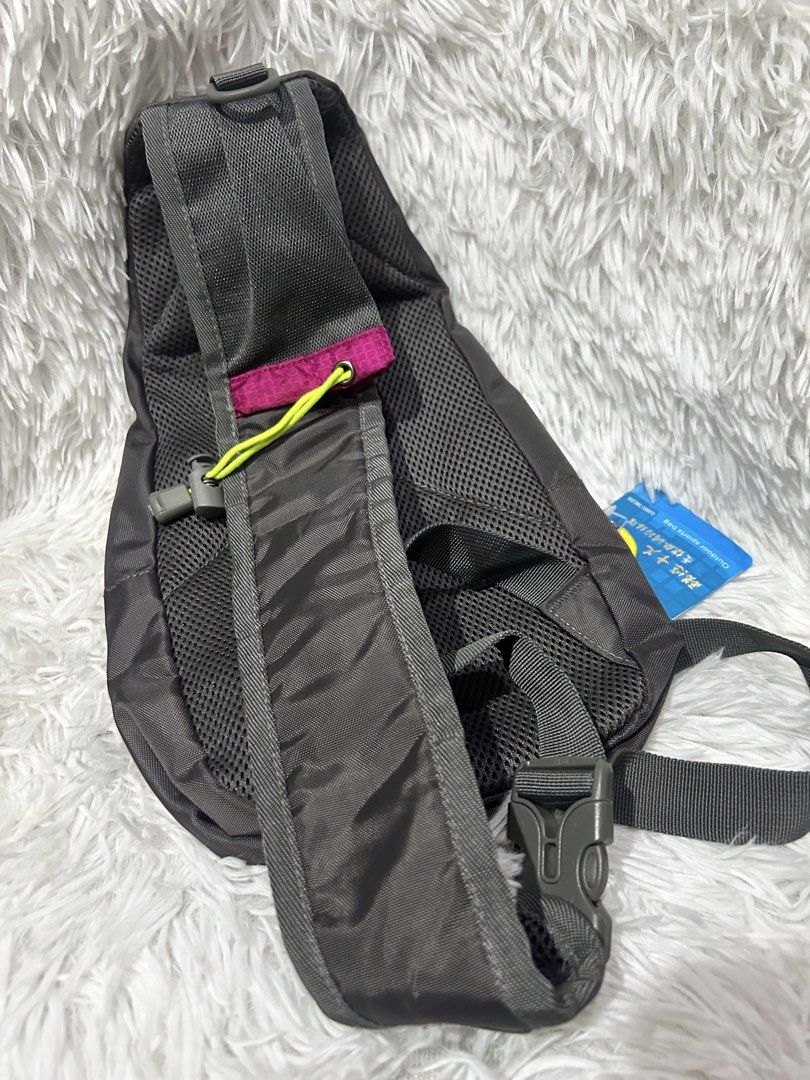 Tanhulu Chest/ Body Bag (Category: Cross-body Bags) located in Pasig City. Submitted by minminreyn (Listing ID 1465909868, Image 2). Description: Branded Tanhulu Body Chest Bag No issue Cavite or Siena College of Qc Delmonte Ave (Sunday-Monday Only Lalamove or Jnt.
