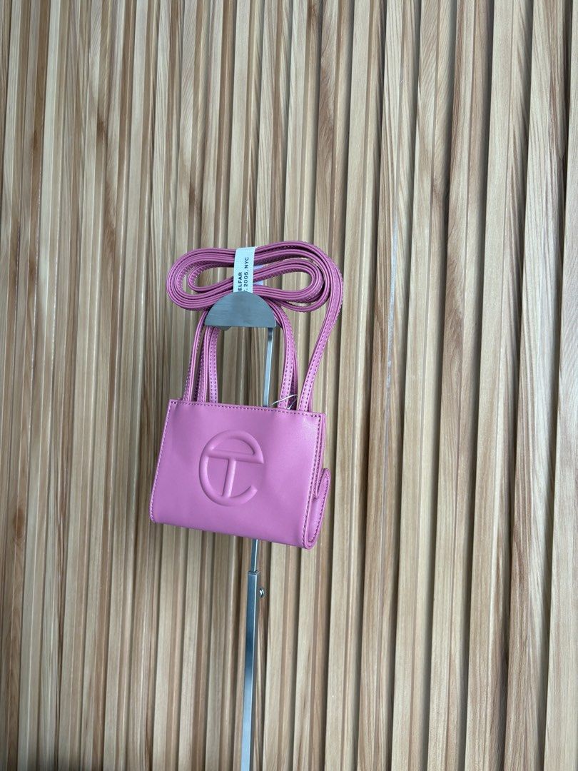 TELFAR SMALL SHOPPING BAG IN CORNED BEEF (Category: Tote Bags) located in Imus. Submitted by dumpitlikeaqueen (Listing ID 1465790977, Image 3). Description: • From the U.S. • With tag, dust bag & zip bag • Open for layaway • Instagram Shop: @dumpitlikeaqueen.