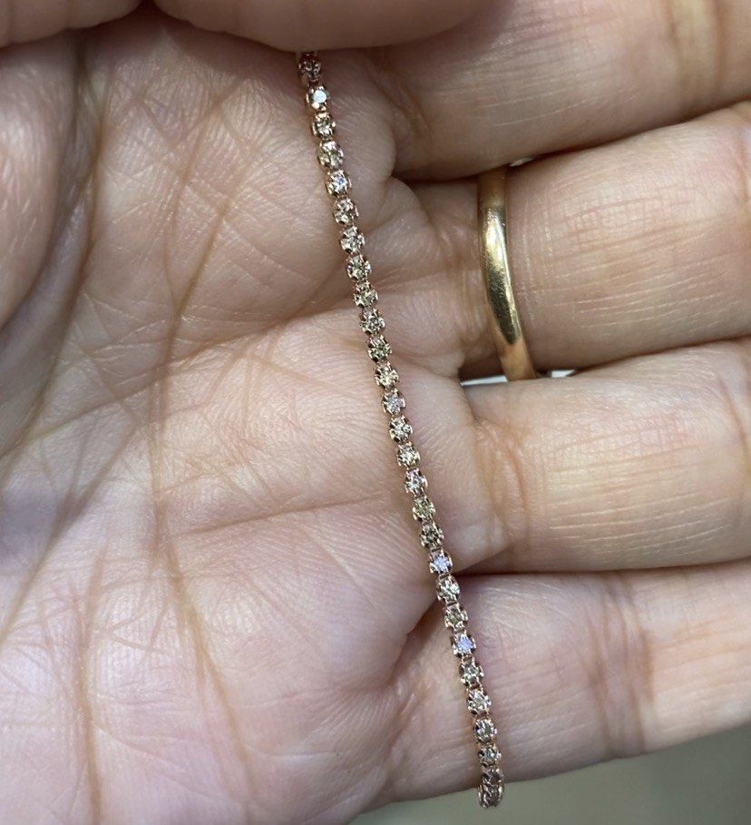 Tennis Bracelet (Category: Bracelets) located in Manila. Submitted by jen_abon (Listing ID 1465904151, Image 2). Description: 💎18K 💎2.1 grams 💎Natural Diamonds 💎K18 Markings.
