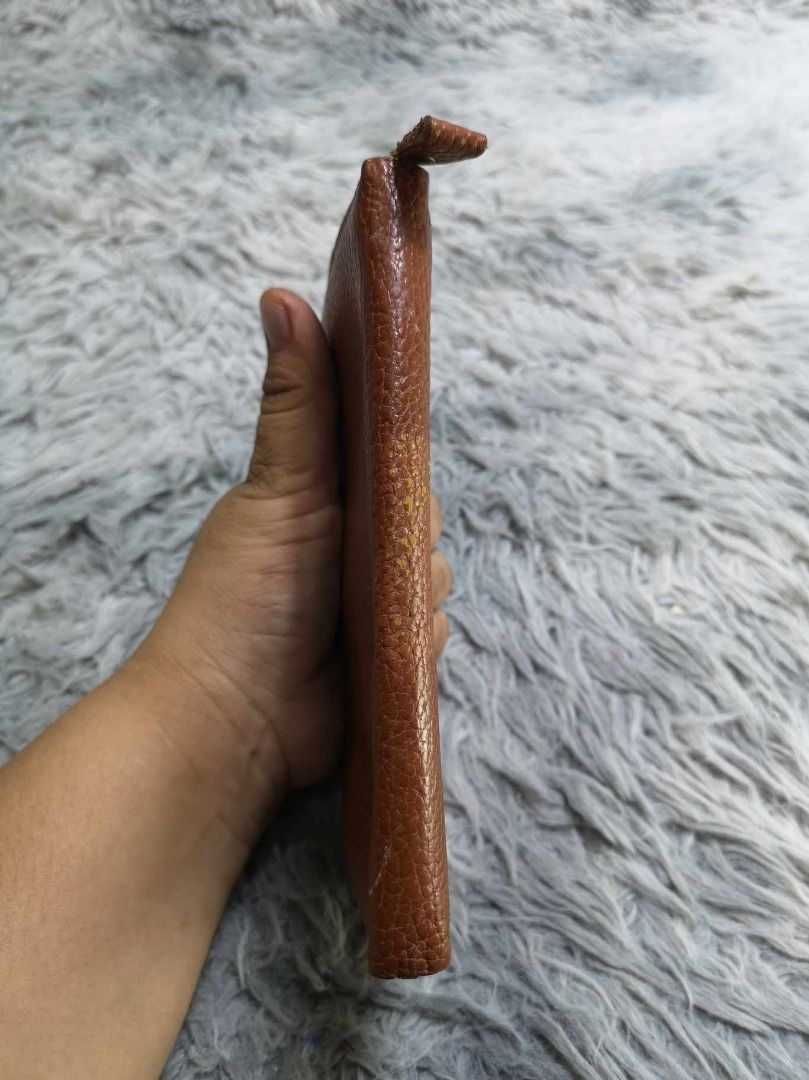Textured Brown Leather Zip Around Wallet (Category: Wallets & Card holders) located in Santa Cruz. Submitted by jmy_surplus.2 (Listing ID 1465893392, Image 2). Description: Size ; L - 4.6 W - 7.6 Color ; Brown Type ; Wallet Brand ; No Brand Material ; Leather Style ; Brown leather Zipper Closure Wallet LR 129 JMY 5 Batch #224.