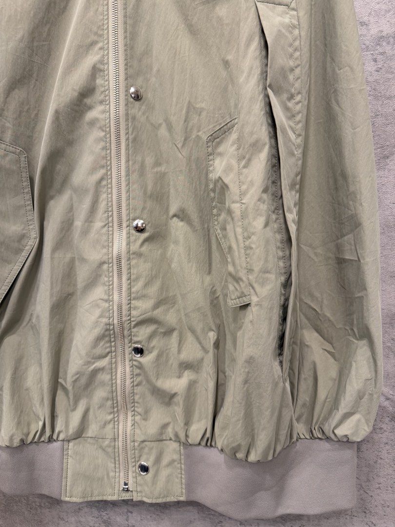 THE KEIJI - MA-1 CAPE COAT (Category: Coats, Jackets and Outerwear) located in Makati City. Submitted by daboy_ (Listing ID 1465945802, Image 3). Description: Size: 1 Condition: 10/10 Made in: Japan Material: BODY: COTTON 70% NYLON 30% RIB: POLYESTER 80% NYLON 18% POLYESTER 2% PIPING: CUPRO 100% This MA-1 style cape coat features an eye-catching balloon-like circular silhouette. The zipper that runs all the way around from the front to the neckli