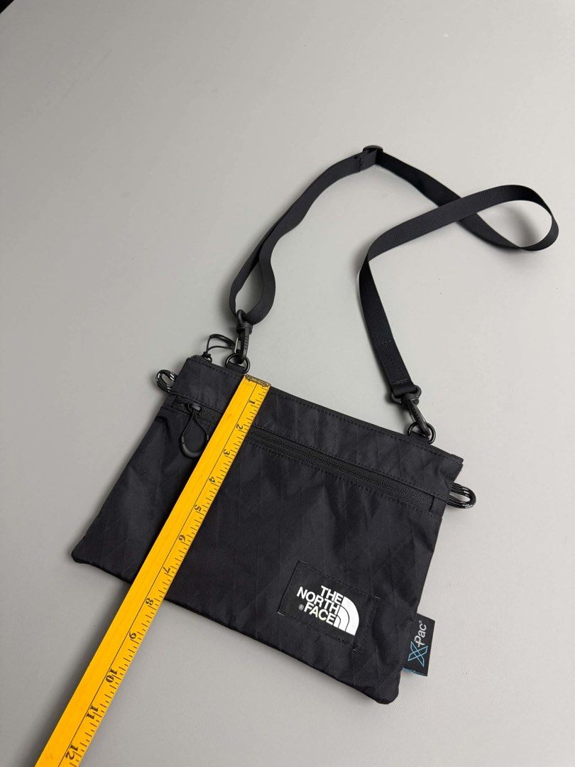 THE NORTH FACE (Category: Shoulder Bags) located in Guagua. Submitted by sweetboyy (Listing ID 1465764261, Image 3). Description: THE NORTH FACE XPAC MATERIAL LIGHTWEIGHT SHOULDER BAG.