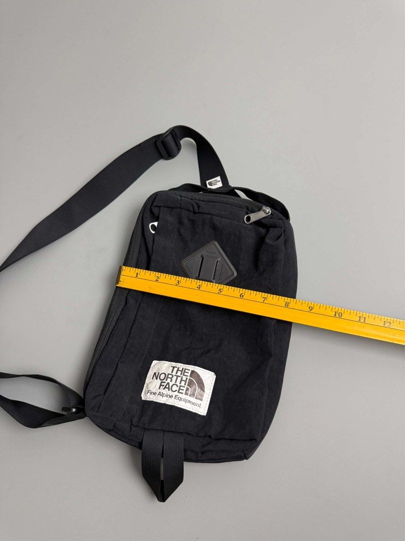 THE NORTH FACE (Category: Sling Bags) located in Guagua. Submitted by sweetboyy (Listing ID 1465764484, Image 3). Description: THE NORTH FACE BERKELEY FIELD BAG IN BLACK.