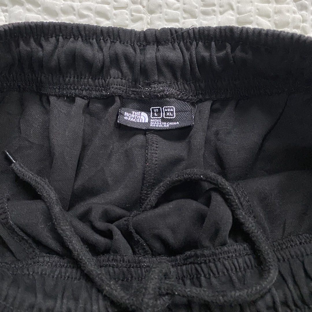 The North Face Coordinate Black Shorts (Category: Shorts) located in Iloilo. Submitted by chapxythriftshop (Listing ID 1465869022, Image 3). Description: The North Face Short Measurements: width - 26 to 38 length - 20 inches Condition Details: Good as new No pinholes Color rate: 9.8/10 My Price / Asking Price: 500 Transaction Details: Location: Mali-ao, Pavia, Iloilo Payment: Gcash Shipping via: J&T (Buyer shoulders shipping fee).
