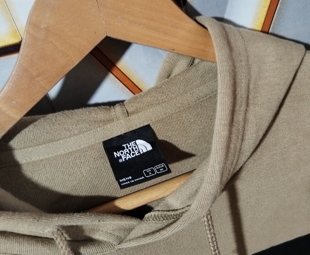 The North Face Pullover Hoodie (Category: Hoodies) located in Veruela. Submitted by ivytalibo62410 (Listing ID 1465814458, Image 3). Description: THE NORTH FACE MEN'S PULLOVER HOODIE ▪️ Med weight cotton ▪️ Medium On tag, Can fit Large (Asia) ▪️ 21. 5 x 27 On tape ▪️ Excellent condition ▪️ No issues 450 + Shipping fee🚘 LOC. Veruela AGUSAN DEL SUR 📍.