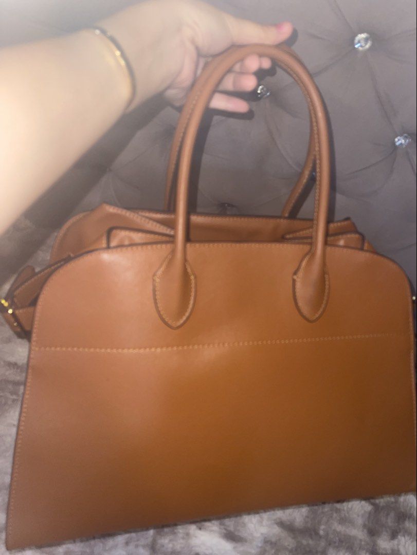 The Row Margaux (Category: Luxury Bags & Wallets) located in Roxas City. Submitted by lynngreyartillero (Listing ID 1465809596, Image 1). Description: Ang Gandaaaa ng kulay 🔥🔥🔥 The Row Margux🔥🔥🔥 May protector pa mga paa nito🔥🔥🔥 Emobossed ang kanyang stamp🔥🔥 Pls see photos for details ng bag🔥🔥 Free sf🔥🔥.