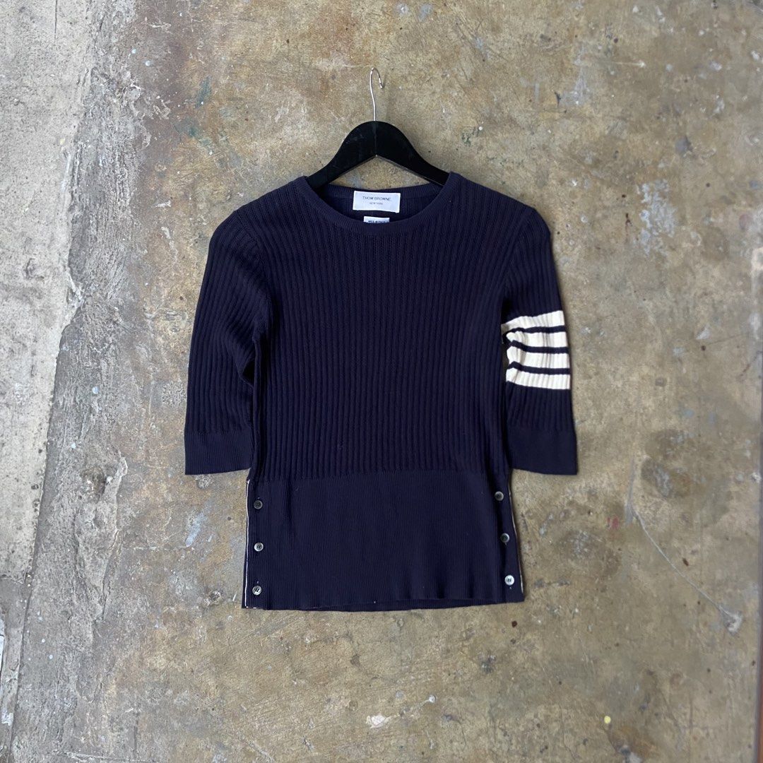 Thom browne intarsia knitted (Category: Luxury Apparel) located in Dueñas. Submitted by d1gidoll (Listing ID 1465828178, Image 2). Description: 15.5 x 22 stretchable No flaws.