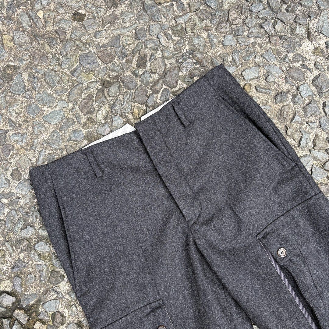 Thom Browne x Brooks Brothers Black Fleeced Cargo Pants (Category: Jeans) located in Manila. Submitted by stablesource (Listing ID 1465786189, Image 2). Description: Thom Browne x Brooks Brothers Black Fleeced Cargo Pants Size 0 Dimension: 32 Waist 36 Full Length 7 Leg Opening Excellent Kindly Check All Details Before Purchase🤝.