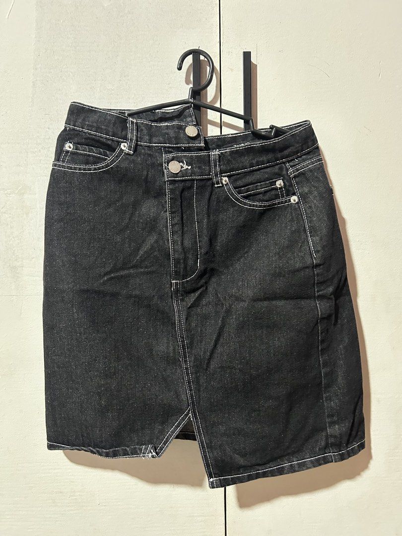 2 thrifted maong skirts (28-29) (Category: Skirts) located in Manila. Submitted by maeshop2026 (Listing ID 1465841644, Image 2). Description: Get 2 for 200. Size: 28-29.