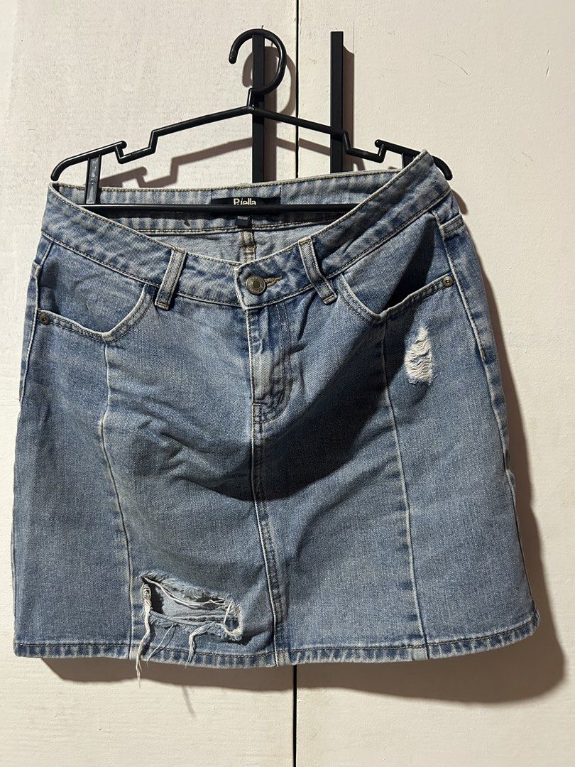 2 thrifted maong skirts (28-29) (Category: Skirts) located in Manila. Submitted by maeshop2026 (Listing ID 1465841644, Image 1). Description: Get 2 for 200. Size: 28-29.