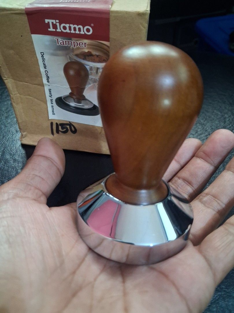 Tiamo Tamper 55mm Wallnut Handle (Category: Coffee & Tea Tableware) located in Mandaluyong City. Submitted by daddyjpanlilio24 (Listing ID 1465792302, Image 2). Description: P 500 fix price+sf Brand new old stock No issue Mandaluyong Shipping/payment: Gcash/maya Jnt payment 1st no cod Lalamove payment upon rider pick up.