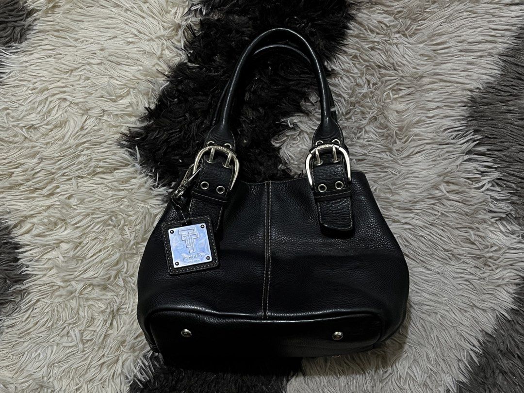 Black Leather Bag (Category: Luxury Bags & Wallets) located in Manila. Submitted by strwb.clo (Listing ID 1465882798, Image 1). Description: ‼️ READ FIRST BEFORE BUYING ‼️ SISSSYYY, Hard to let go ko ‘tong bag na ‘to 🥹 Super ganda pang-alis jusq! Note: Please manage your expectations since, this is a PRELOVED bag. Brand: Tignanello (Est. 1989) legit galing pa ‘tong U.S (can send pictures in dms, for more details. Material: Premium black pebble l