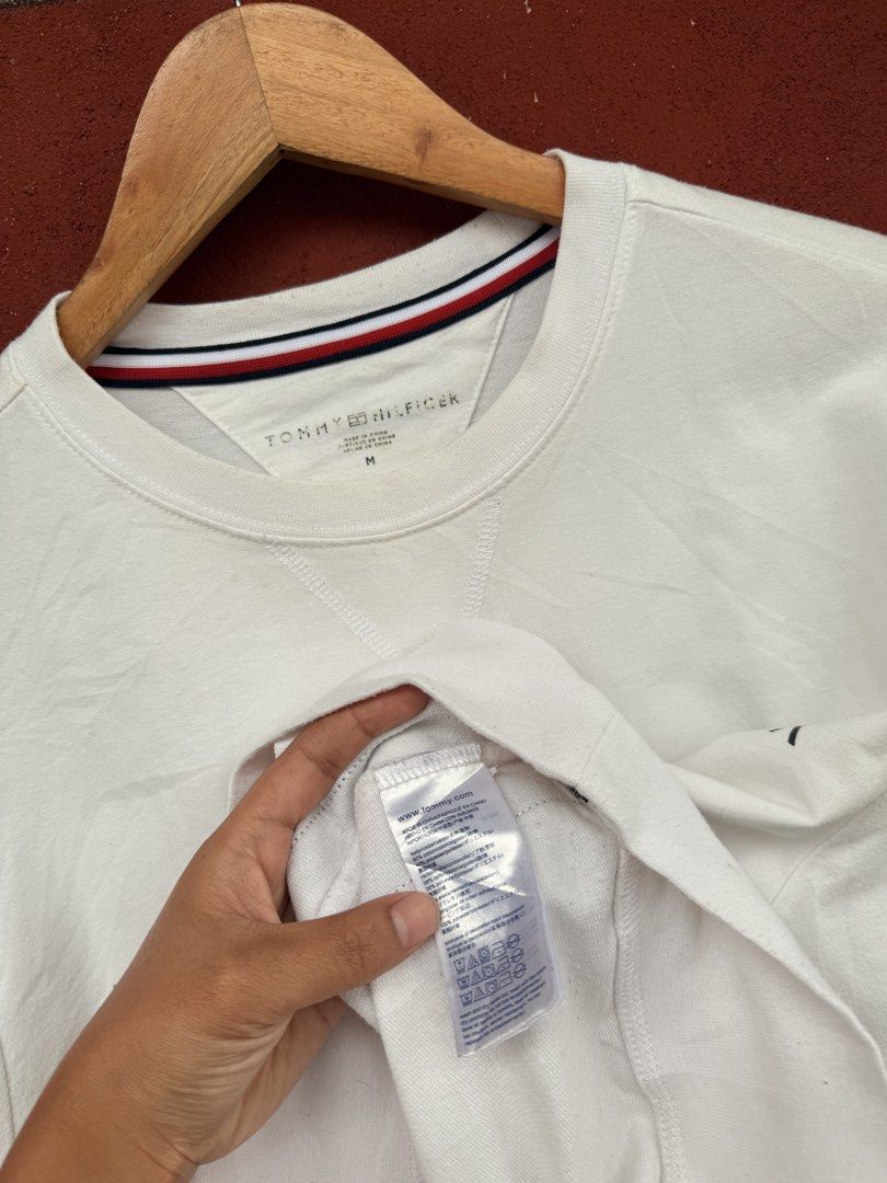 Tommy Hilfiger (Category: Coats, Jackets and Outerwear) located in Baguio. Submitted by mardimercredi14 (Listing ID 1465847947, Image 3). Description: 🔥 Tommy Hilfiger Dimensions: 21*26 Condition: very good Color Rate: 10 ❌ not sure if washable stain .