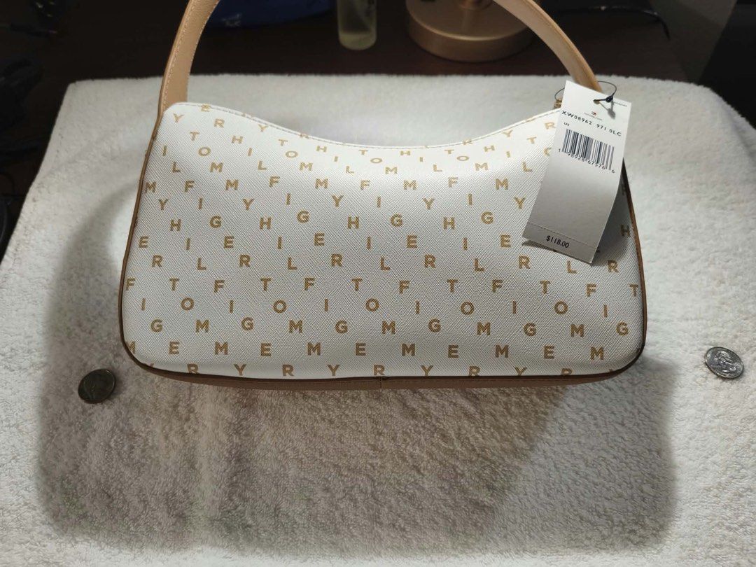 Tommy Hilfiger Shoulder Bag (Category: Shoulder Bags) located in Calamba. Submitted by teamosulitshop (Listing ID 1465886348, Image 2). Description: brandnew from USa 100% orig EDA nov2026.