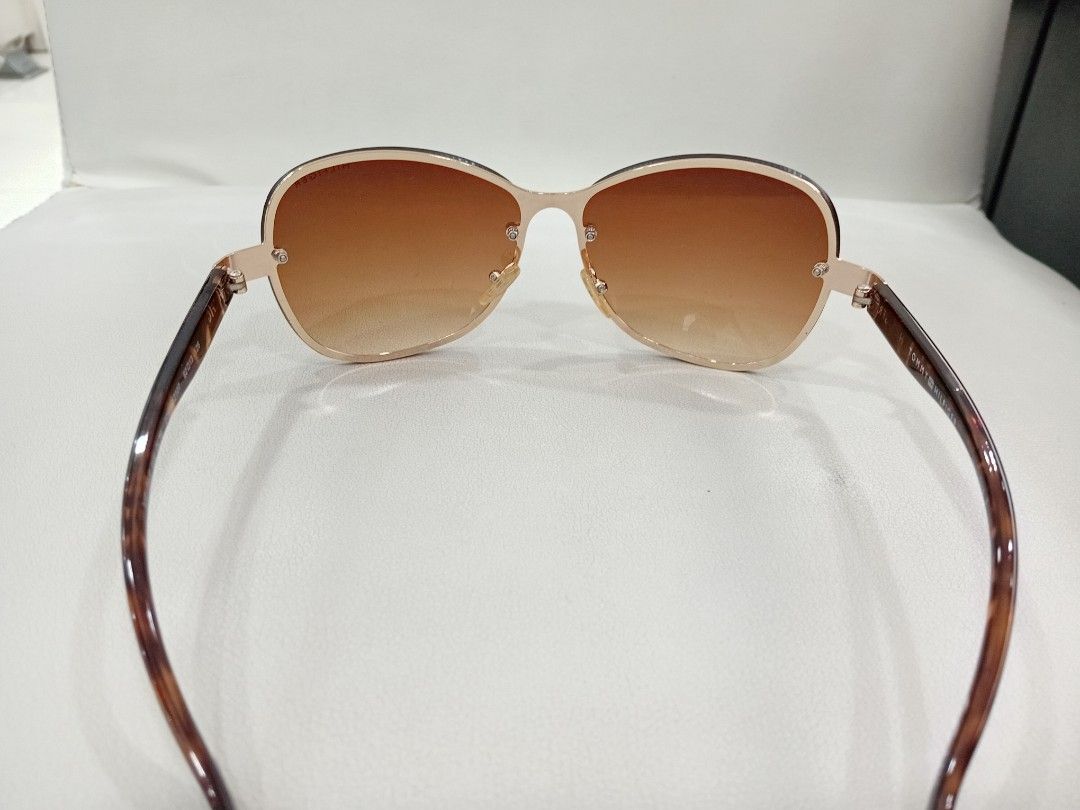 TOMMY HILFIGER SUNGLASS (Category: Sunglasses & Eyewear) located in Quezon City. Submitted by raynapucao (Listing ID 1465823861, Image 2). Description: Selling for a friend Rimless Sunglass(Back Screw type) Brown Gradient lens Metal Gold Frame (Front) Tortoise Plastic Temple Note: without original case but can provide generic case and wiper. SF will shoulder by the buyer..