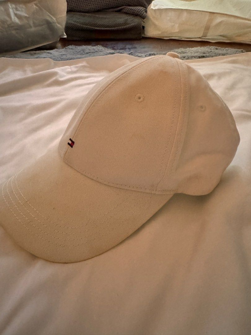 Tommy Hilfiger White Cap (Category: Hats & Beanies) located in Cebu City. Submitted by wearagainstudio7 (Listing ID 1465798129, Image 2). Description: Just need a proper cleaning. .