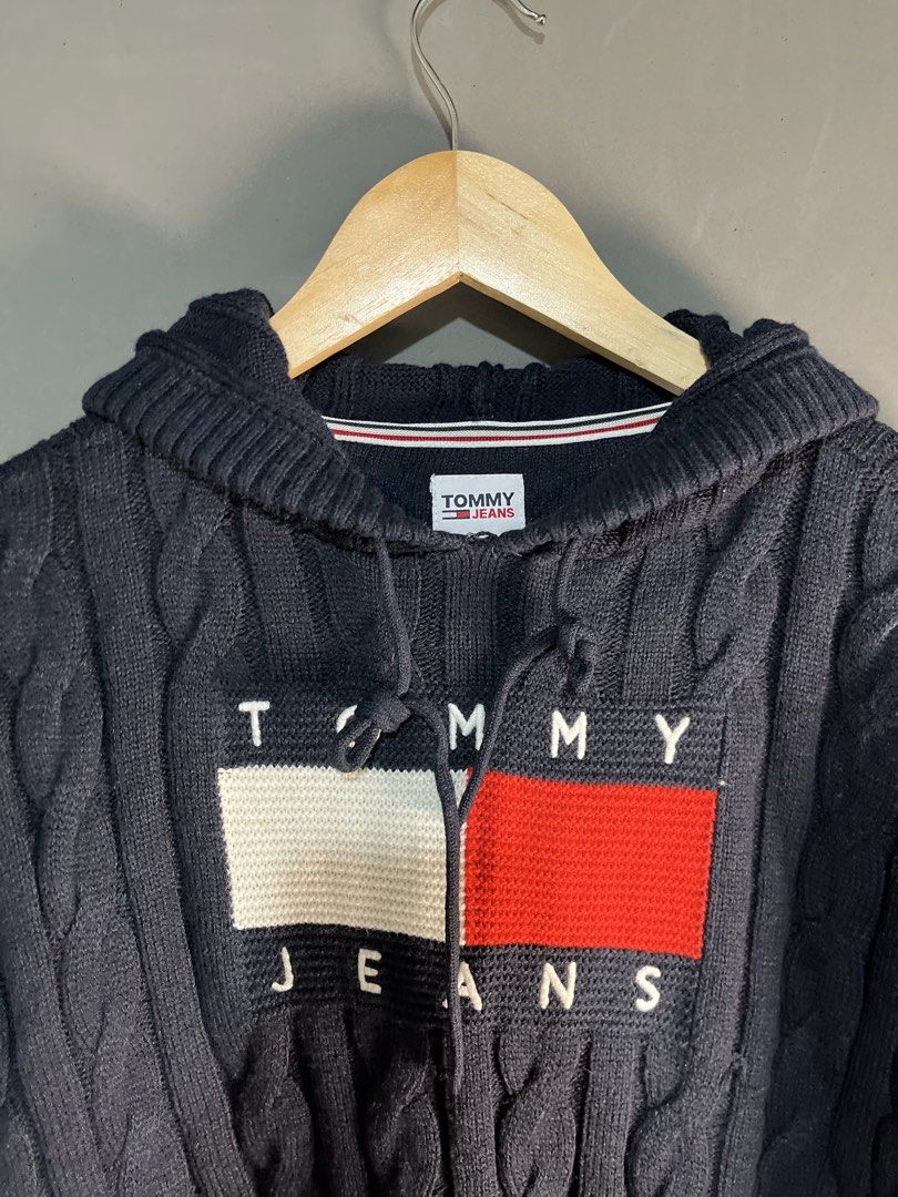 Tommy jeans (Category: Announcements) located in Palo. Submitted by marllennon (Listing ID 1465875278, Image 2). Description: Women sweatshirt tommy jeans • Authentic • no issue • excellent condi • Color rate :10/10 W - 22.5 L - 18.3 Location: Palo leyte 📍 Open meet up JNT EXPRESS 🚚.
