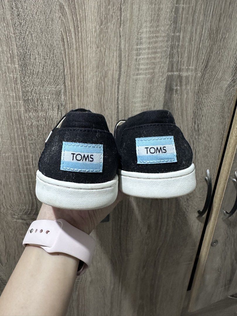 Toms (Category: Flats & Sandals) located in Taguig. Submitted by kkfindsss (Listing ID 1465830669, Image 3). Description: Never used.