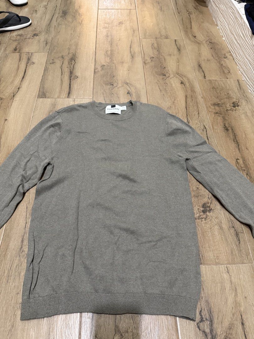 Topshop Long Top (Category: Coats, Jackets and Outerwear) located in Tagaytay City. Submitted by prelovedbytmj (Listing ID 1465890447, Image 1). Description: Topshop Long Top. Unisex. Color Moss Green. Size Small . Almost new.