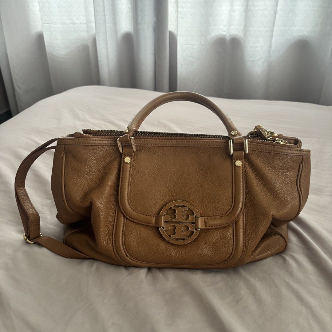 tory burch brown leather bag (Category: Shoulder Bags) located in Cebu City. Submitted by jjanix (Listing ID 1465811812, Image 1). Description: - has signs of usage .
