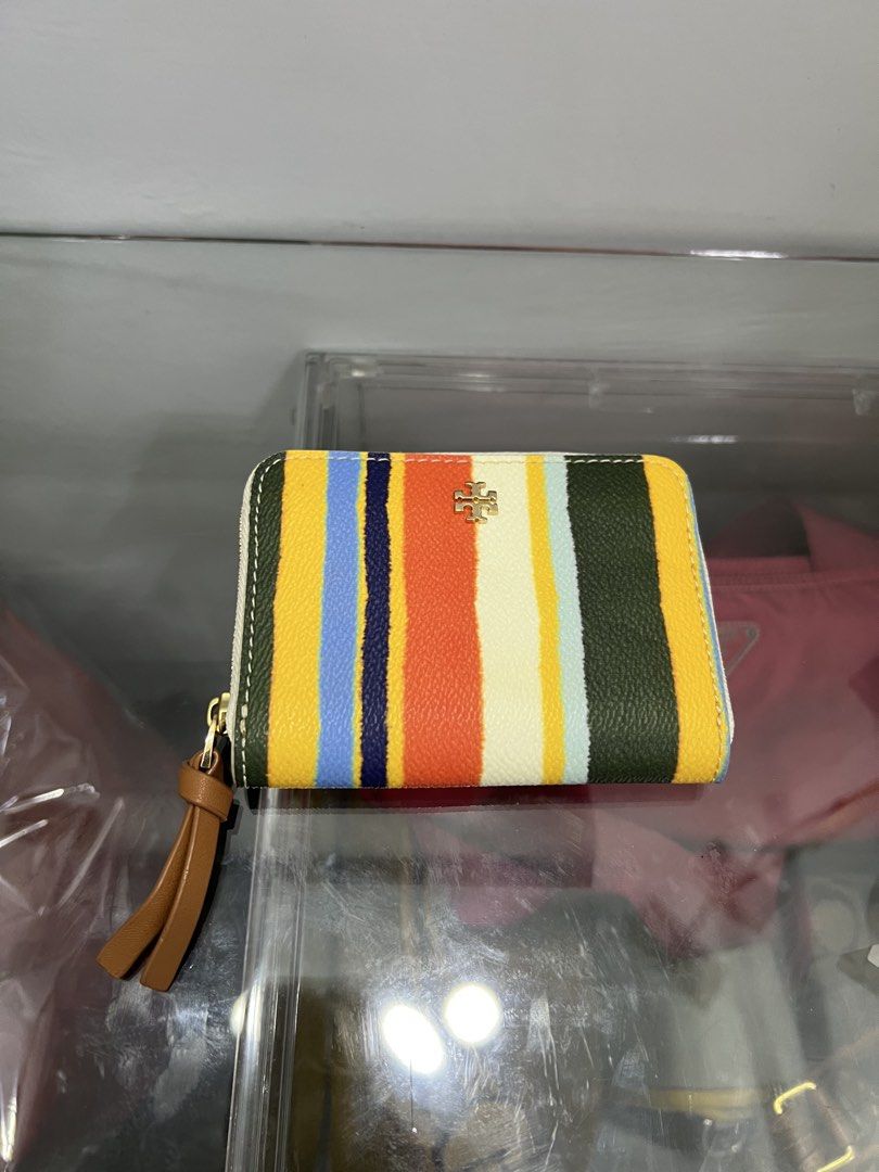 Toryburch Short Wallet (Category: Wallets & Card holders) located in Cabanatuan. Submitted by cristalyngonzales (Listing ID 1465902300, Image 1). Description: Very good cond minimal usage only .