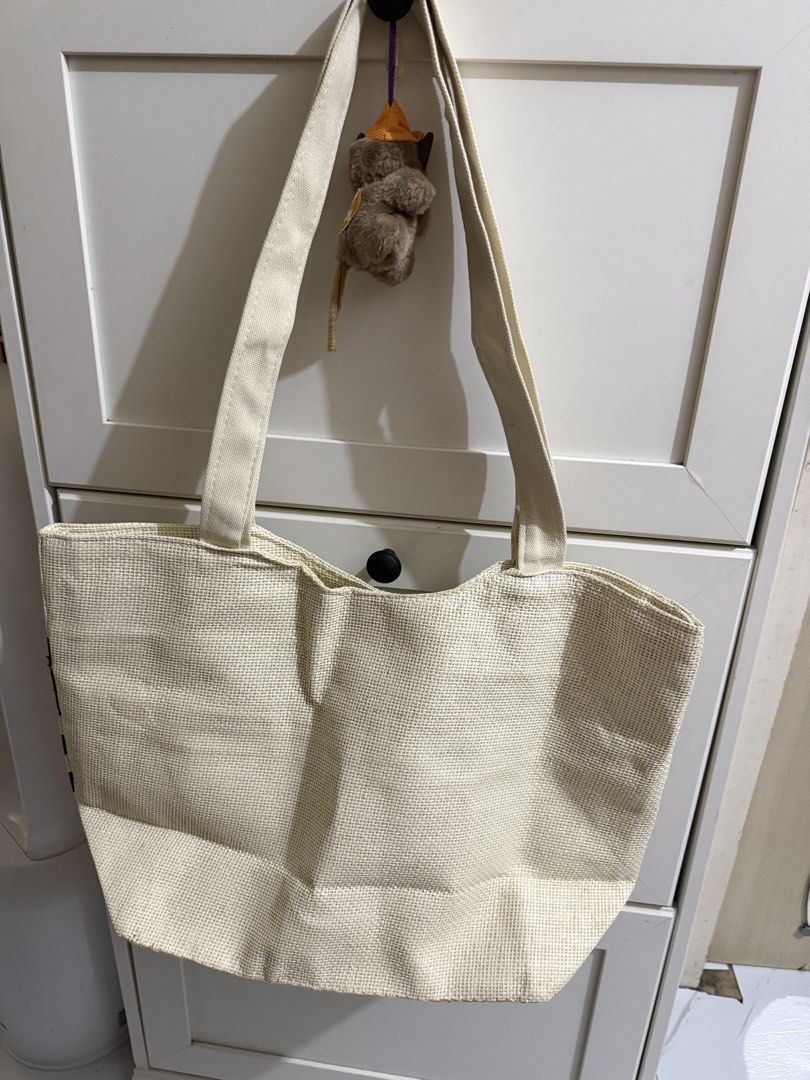 Tote Bag with Zipper (Category: Tote Bags) located in Santa Cruz. Submitted by fabfinds2024 (Listing ID 1465812945, Image 2). Description: brand new and never been used straw totebag. cracked glitter deco :(.