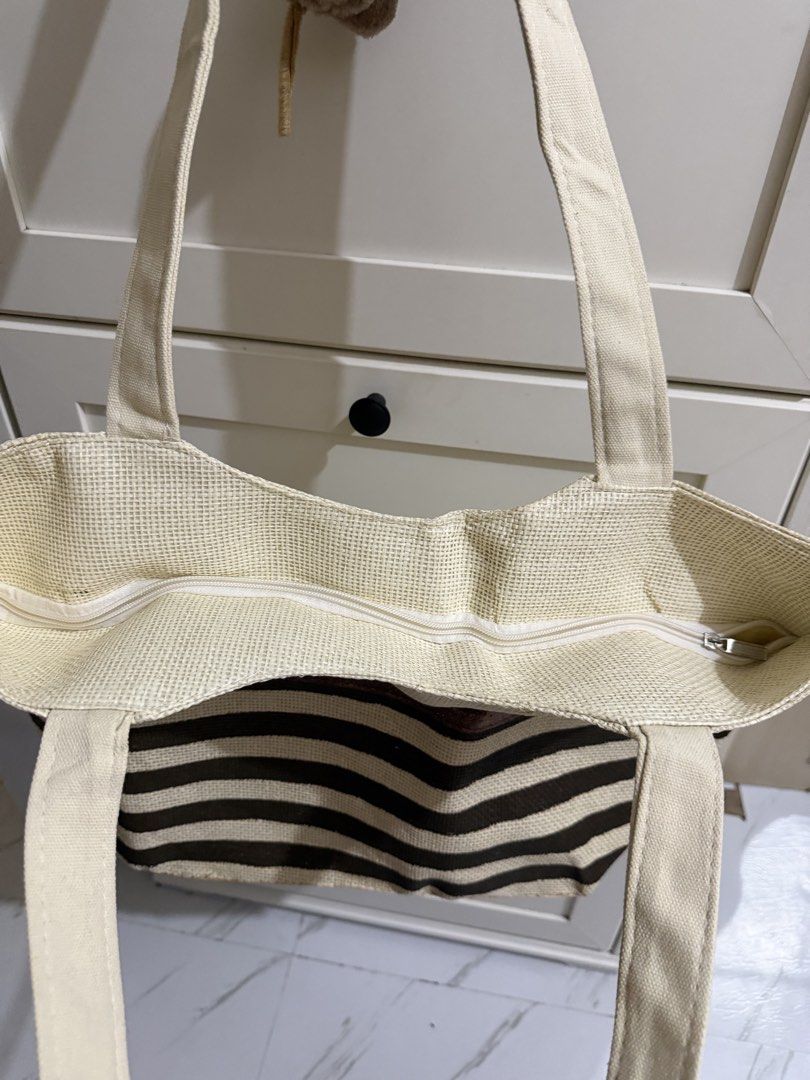 Tote Bag with Zipper (Category: Tote Bags) located in Santa Cruz. Submitted by fabfinds2024 (Listing ID 1465812945, Image 3). Description: brand new and never been used straw totebag. cracked glitter deco :(.