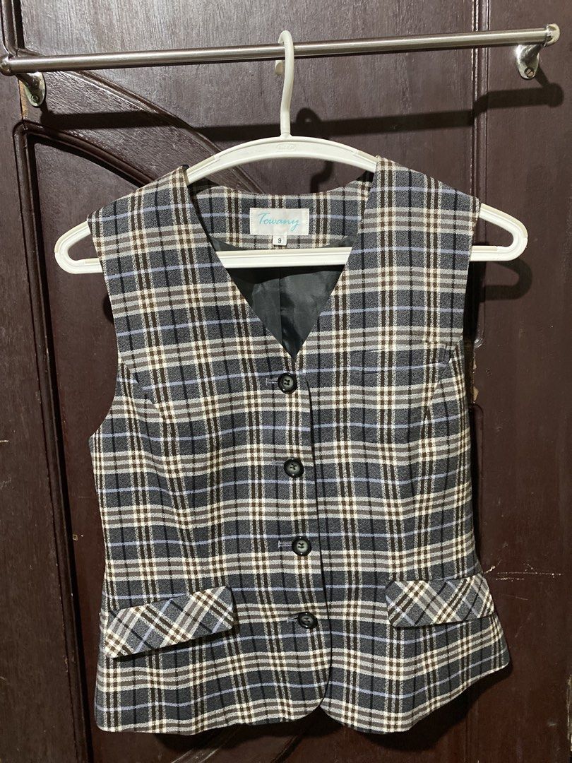 Towany Plaid Pattern Button-Up Waistcoat Vest Size 9 (Category: Vests) located in Cainta. Submitted by narraveranda (Listing ID 1465870827, Image 1). Description: .
