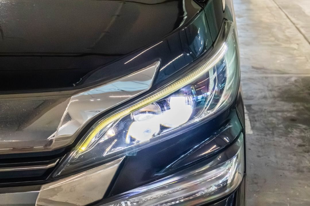 Toyota Vellfire 2.5A Z (COE till 08/2035) Auto (Category: Used Cars) located in Singapore. Submitted by vinsautogroup (Listing ID 1465829646, Image 3). Description: Consignment Unit Vehicle Features: 2.5L dual VVT-I engine, 7-speed super CVT-I, ABS, SRS airbags, multi steering control, keyless entry/start/stop, TRC, knockdown rear seats. Accessories: Stock rims, DRL, Aftermarket headunit, front and rear dashcam, original leather seats and more! W