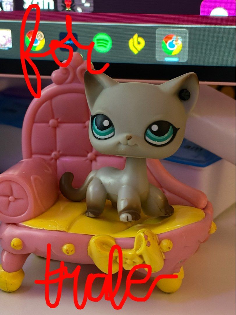 TRADING TO DISOS ONLY !!! LPS : 391 (Category: Kids Toys) located in Antipolo. Submitted by paumpompurin (Listing ID 1465822365, Image 1). Description: looking to trade my egyptian cat / lps 391 to any of the two ! can also add if you have both <3 FOR TRADING ONLY NOT FOR SALE .