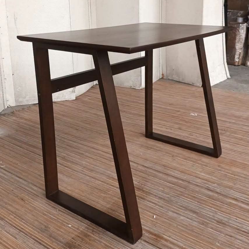 Tranq Desk (Category: Tables & Sets) located in Meycauayan. Submitted by marygracecasimiro (Listing ID 1465872348, Image 2). Description: Yamasolo Tranq Desk L31.5 x W19.5 x H26 Price: 4,000🩷🧡💛 Sale:3,200🩷.