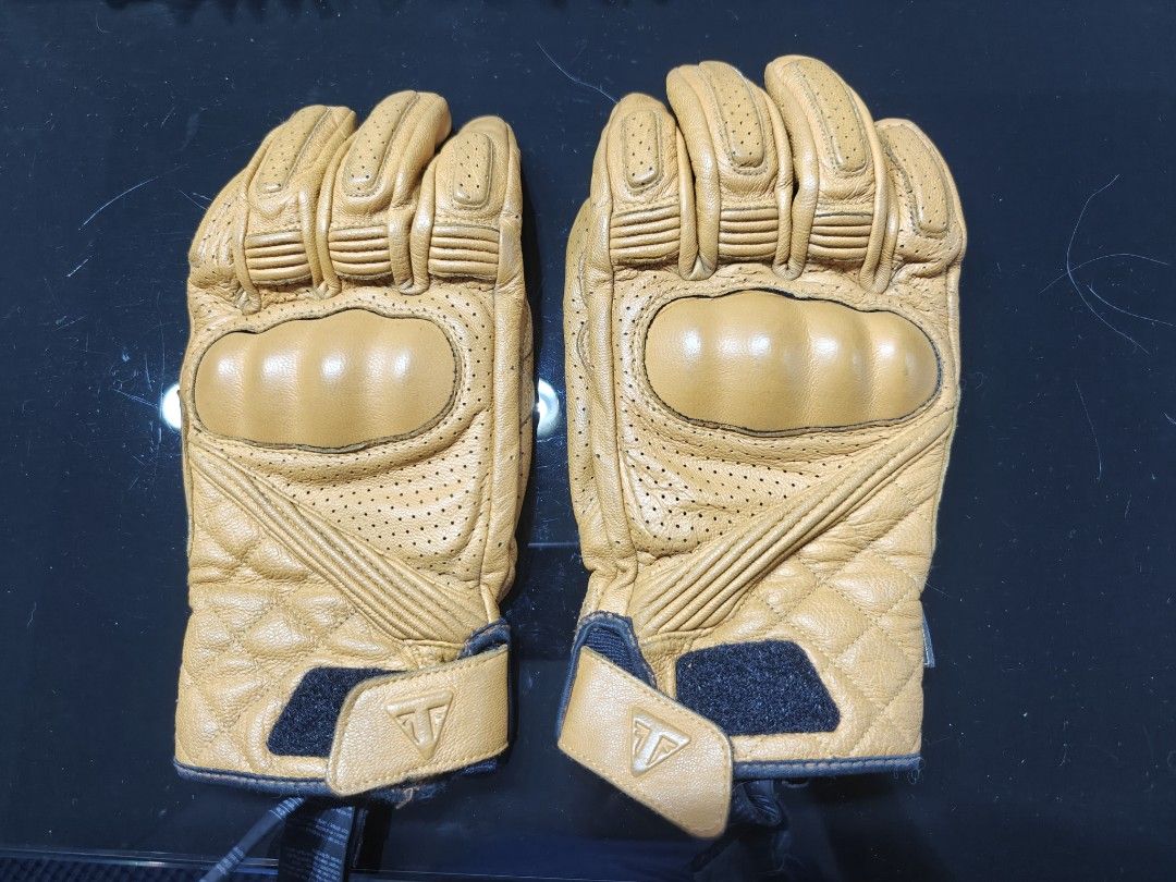 Triumph Harleston authentic leather motorcycle gloves (Category: Helmets and other Riding Gears) located in Manila. Submitted by _josevicente (Listing ID 1465900049, Image 3). Description: Size XL - Authentic Triumph leather motorcycle gloves - Built-in hard knuckle protection on the top side -CE certified, level 1 protection - Perforated leather sections on fingers and backhand for great airflow - Stylish quilted detailing around the wrist area 