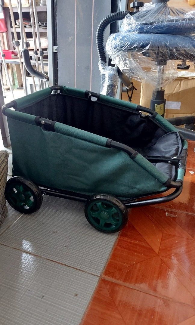 Trolley wagon (Category: Homes & Other Pet Accessories) located in Rizal. Submitted by zelle-online (Listing ID 1465906275, Image 2). Description: small size wagon for small breed ..