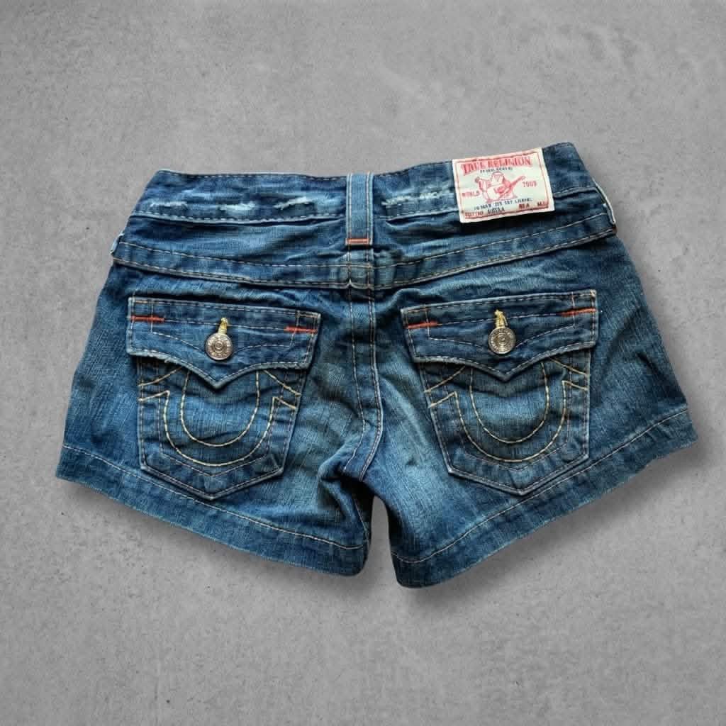 TRUE RELIGION (Category: Shorts) located in Cagayan de Oro. Submitted by primo_102098 (Listing ID 1465801036, Image 1). Description: TRUE RELIGION SHORT EXCELLENT CONDITION NO ISSUE.