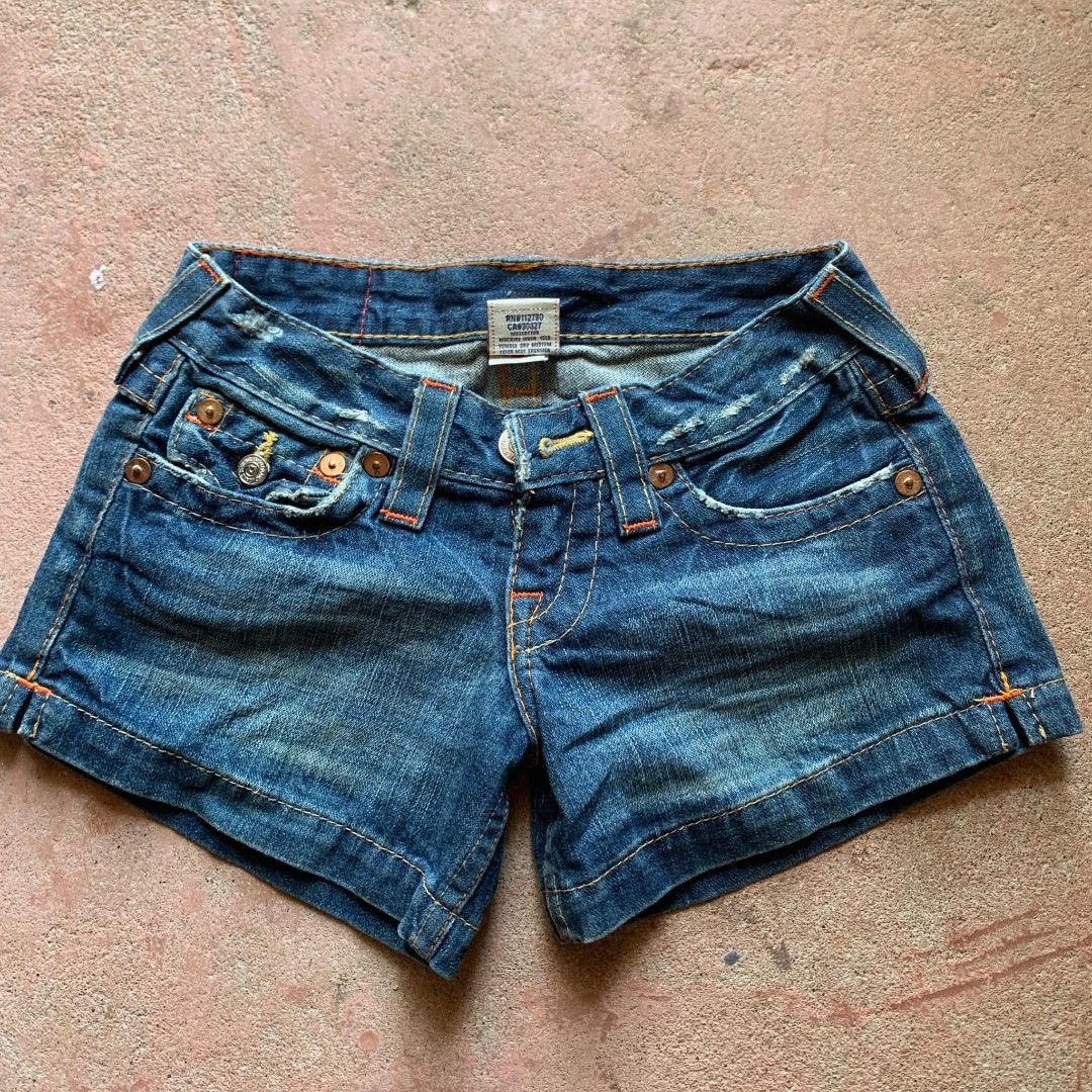 TRUE RELIGION (Category: Shorts) located in Cagayan de Oro. Submitted by primo_102098 (Listing ID 1465801036, Image 2). Description: TRUE RELIGION SHORT EXCELLENT CONDITION NO ISSUE.