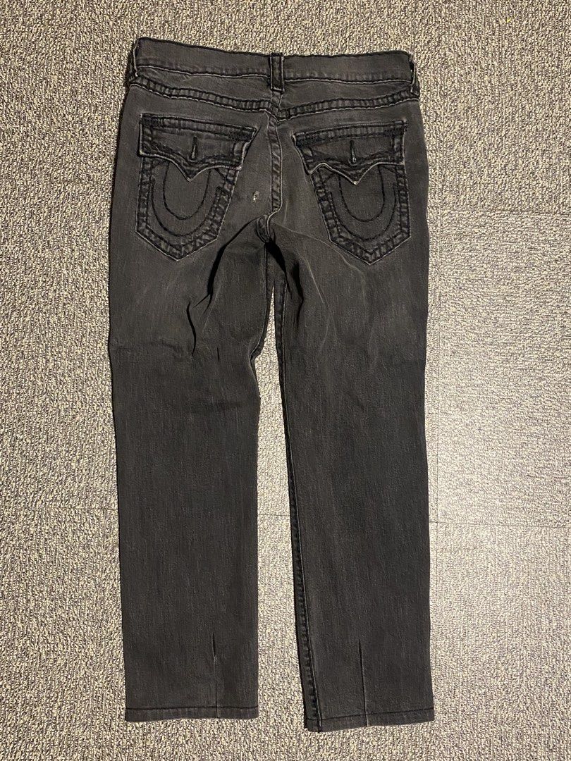 True Religion (Category: Jeans) located in Pasig City. Submitted by aaalex1985 (Listing ID 1465941860, Image 2). Description: True Religion Pants GENO flap Super T SIZE 31.