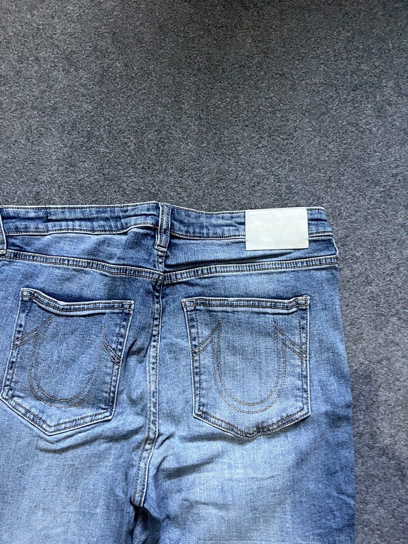 True religion denim short (Category: Shorts) located in Lapu Lapu. Submitted by jhonrener41426 (Listing ID 1459537032, Image 3). Description: Size 32 Length-18.5 Leg opening-10 Excellent condition Color rate 9.8/10 Authentic Cut washtag (declare authentic) Issue none .