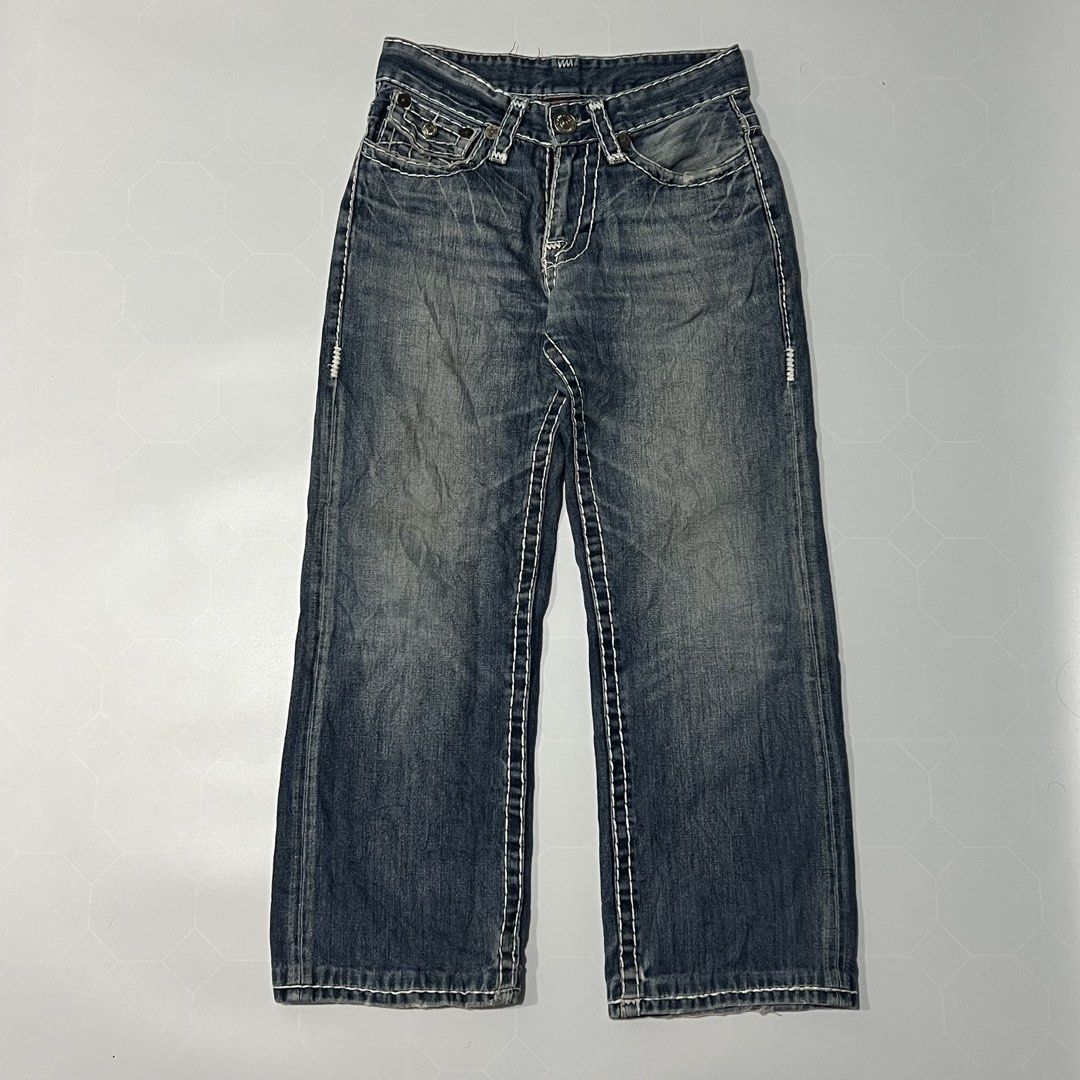 True Religion Thick Stitch Billy Super T (Category: Jeans) located in Caloocan City. Submitted by lostarchive_55 (Listing ID 1465914406, Image 2). Description: - Brand: True Religion - Style: Billy Super T - Wash: Classic blue denim - Details: Iconic thick white contrast stitching and signature horseshoe flap back pockets - Closure: Button fly - Size/Fit: Back leather patch indicates section 32, seat 33 - Condition: Excellent, ready to wear.