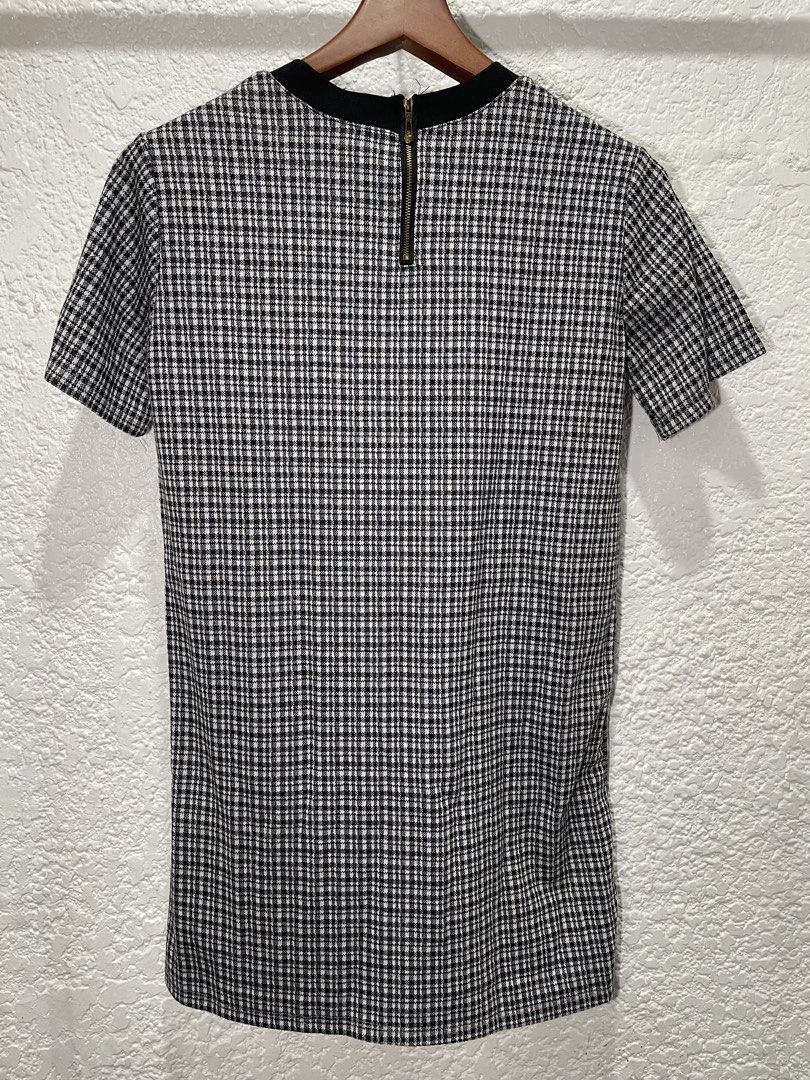 T-shirt dress (Category: Dresses) located in Paranaque City. Submitted by mansiii (Listing ID 1465835067, Image 2). Description: - cotton fabric - has a zipper at the back.