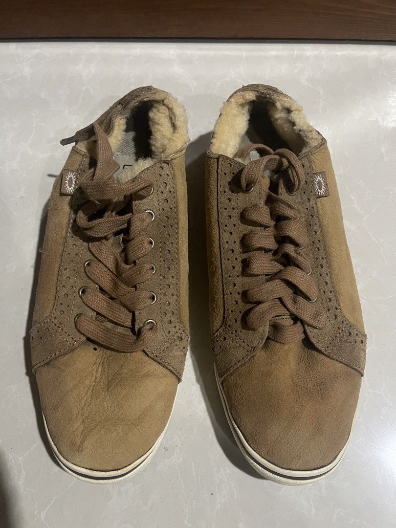 UGG SHOES (Category: Casual Shoes) located in Minglanilla. Submitted by mi_jin (Listing ID 1465854518, Image 1). Description: .